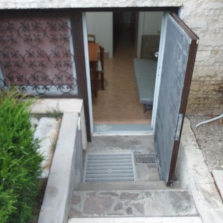 Garden Basement - Seminterrato Max 4 Ospiti - Fiumicino Vicino Aeroporto E Fiera Appartement Buitenkant foto