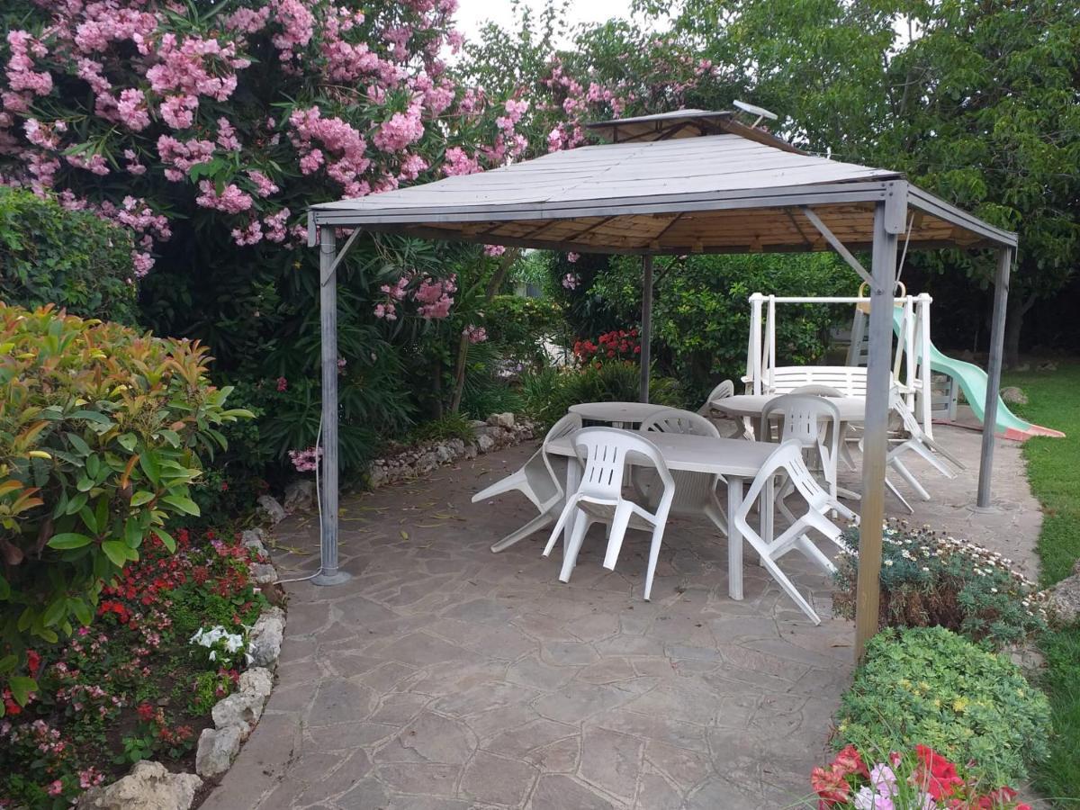 Garden Basement - Seminterrato Max 4 Ospiti - Fiumicino Vicino Aeroporto E Fiera Appartement Buitenkant foto