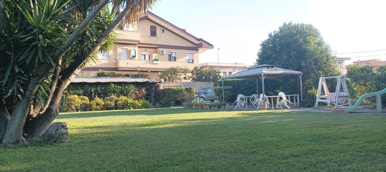 Garden Basement - Seminterrato Max 4 Ospiti - Fiumicino Vicino Aeroporto E Fiera Appartement Buitenkant foto