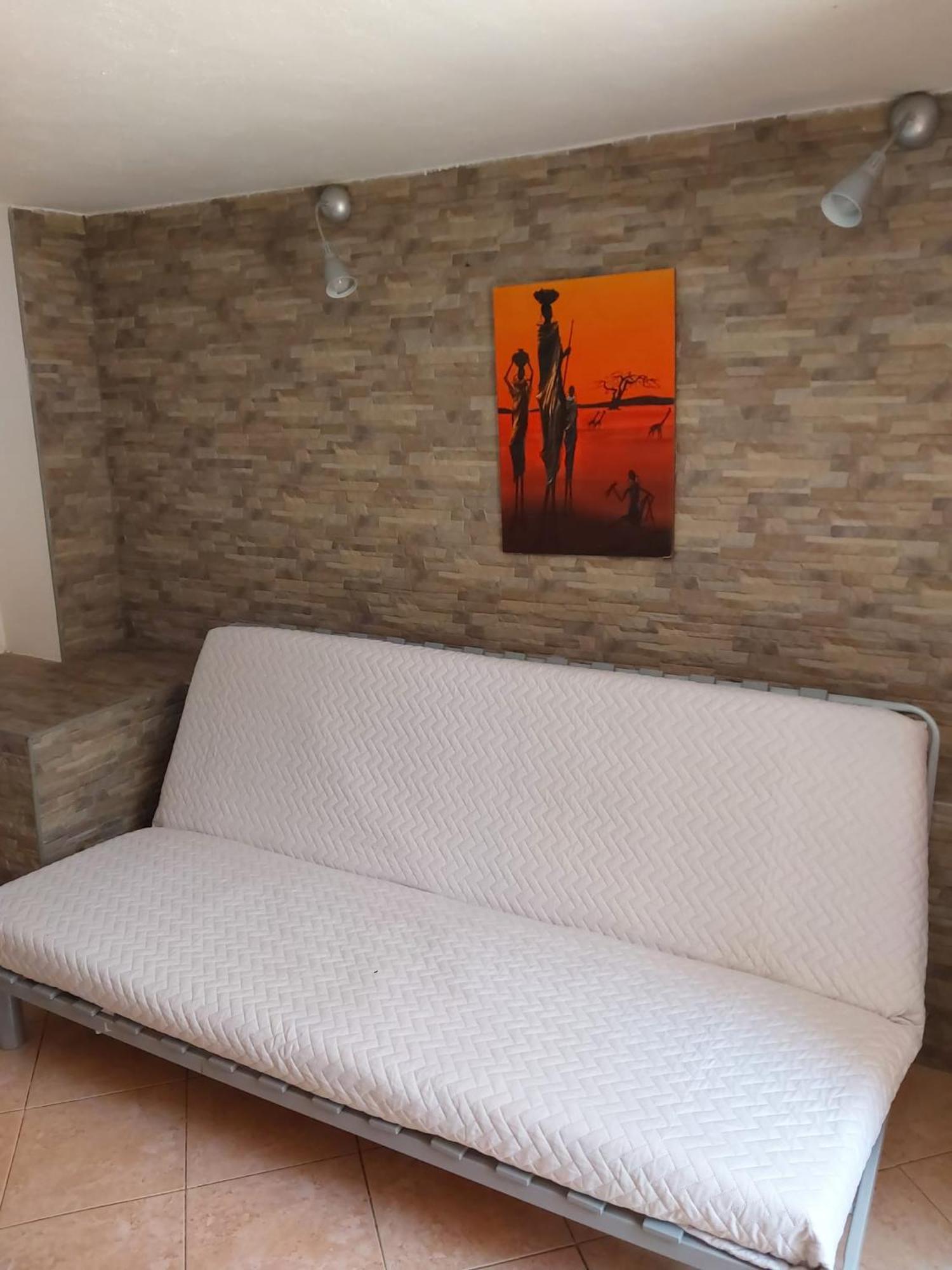 Garden Basement - Seminterrato Max 4 Ospiti - Fiumicino Vicino Aeroporto E Fiera Appartement Buitenkant foto