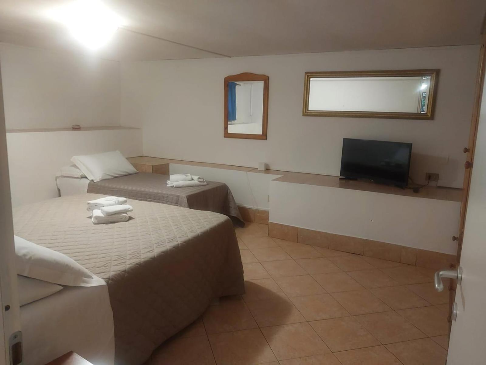 Garden Basement - Seminterrato Max 4 Ospiti - Fiumicino Vicino Aeroporto E Fiera Appartement Buitenkant foto